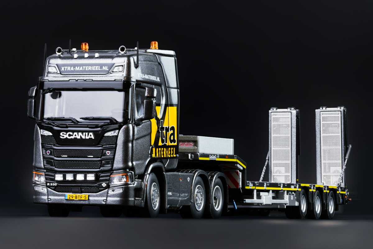 PRE-ORDER: X-tra Materiaal - 3-axle MCOS semi lowloader with Scania R Serie 6x2